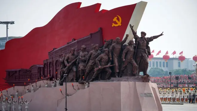 платформа на параде