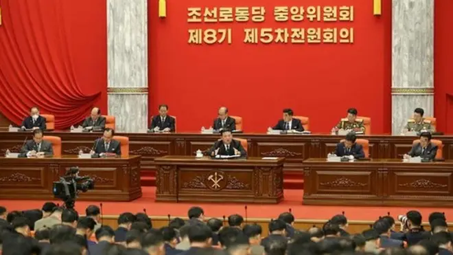 김정은 위원장은 8~10일 열린 당 중앙위원회 전원회의에서 "우리 국가의 안전환경은 매우 심각하며 이같은 정세는 우리로 하여금 국방력 강화를 위한 목표 점령을 더욱 앞당길 것을 재촉하고 있다"고 말했다.