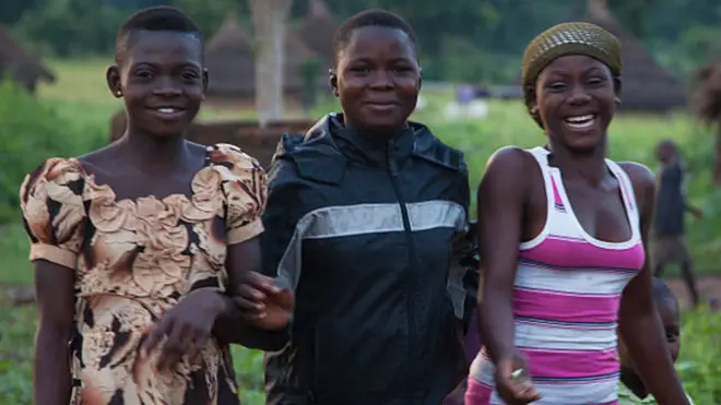 Nigeria - Makurdi - Happy young girls wit make-up and nice clothes wey dey ready for one night out