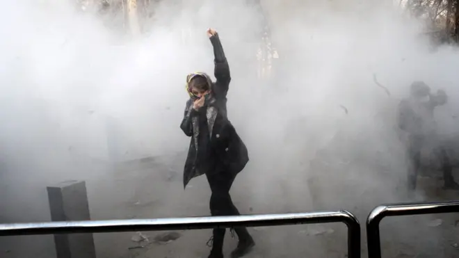 İran'daki gösterilerden bir kare