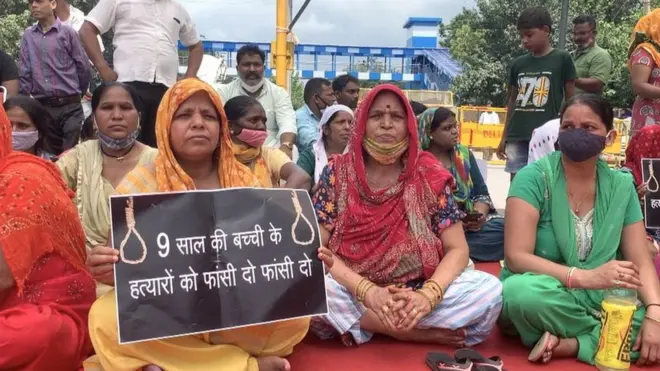 ریپ کے خلاف خواتین سڑکوں پر