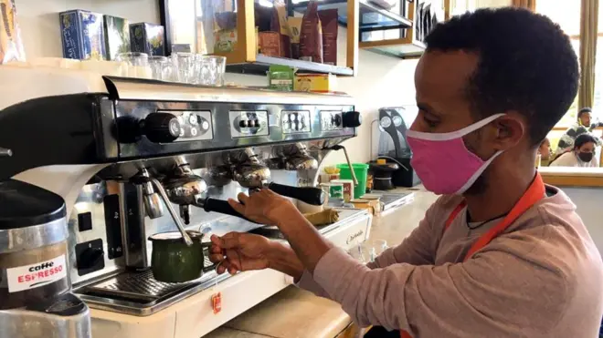 መሸፈኒ ኣፍን ኣፍንጫን ምጥቃም ዳርጋ ይተርፍ ኣሎ