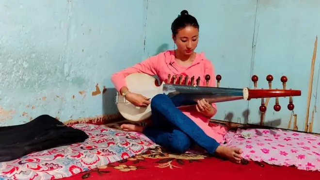 मालश्री धुन बजाउने देवी