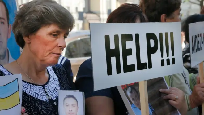 Родичі українських полонених протестують біля посольства Німеччини