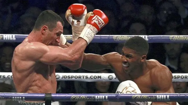 У бої, який тривав 11 раундів, Джошуа переміг Кличка технічним нокаутом