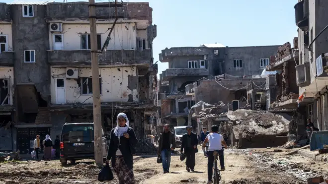 В ходе операции турецких сил в прошлом году преимущественно курдский город сильно пострадал