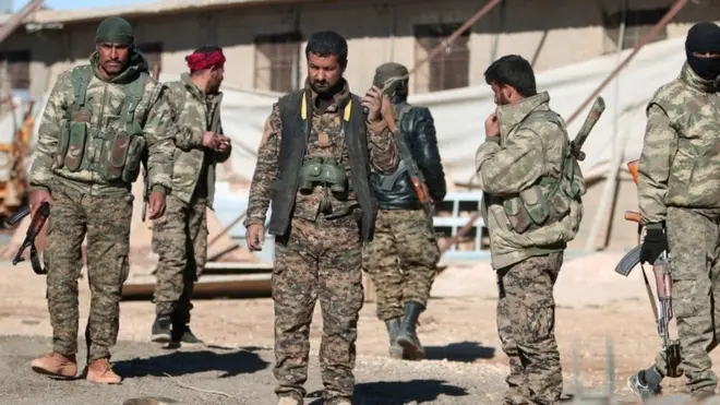 Dagaalyahanada Kurdiyiinta iyo Carabta Sunniyiinta ayaa weerrar ay ku qaaday magaalada Raqqa si ay uga qabsadaan IS