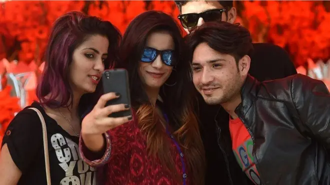 Generasi Z yang bergelut dengan media sosial sejak usia dini dinilai rentan mengalami gangguan kesehatan mental.