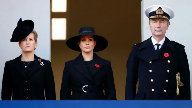 Графиня Уэссекская Софи, герцогиня Сассекская Меган и вице-адмирал Тимоти Лоуренс