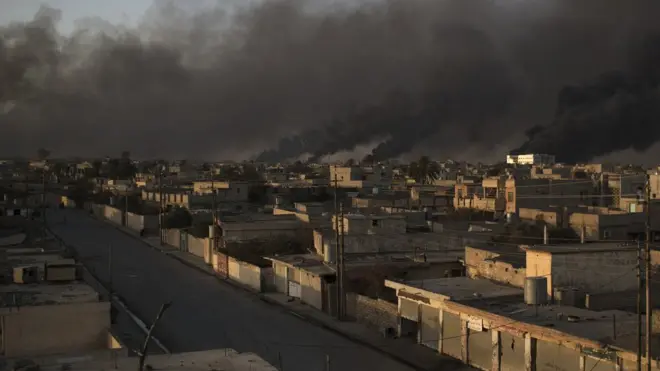 В восточной части Мосула продолжаются ожесточенные бои