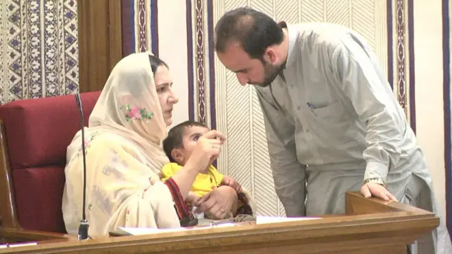 بلوچستان عوامی پارٹی سے تعلق رکھنے والی رکنِ اسمبلی کو ایوان چھوڑ کر جانا پڑا