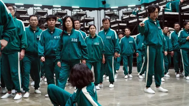 넷플릭스 역사상 가장 인기 있는 시리즈인 '오징어 게임' 의 한 장면