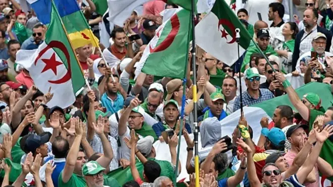 Les manifestants rejettent la présidentielle prévue le 4 juillet qui apparaît de plus en plus compromise.