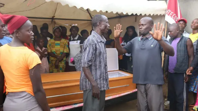 Local officials no explain give BBC why dem go dig grave to comot uniform wey dey ontop deadi bodi