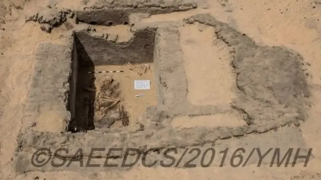 L'architecture des tombes de la ville découverte laisse croire que ses habitants avaient un rang social élevé.