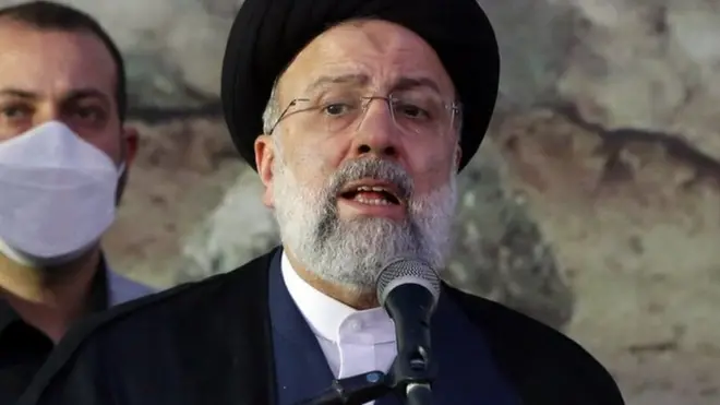 Iranian presidential candidate Ebrahim Raisi addresses supporters at an election rally in Eslamshahr, Iran (6 June 2021)