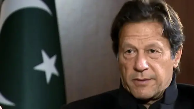 عمران خان ٹی آر ٹی کو انٹرویو دیتے ہوئے