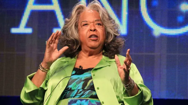 كانت ديللا ريزا أول أمريكية من أصول أفريقية تقدم برنامجا حواريا في الولايات المتحدة