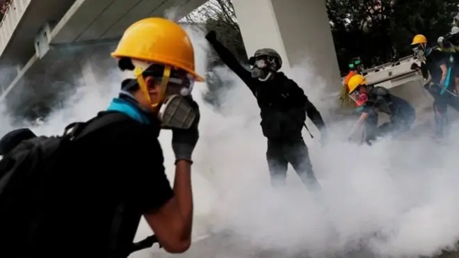 हॉन्ग कॉन्ग: रोक के बावजूद हज़ारों लोग सड़कों पर उतरे