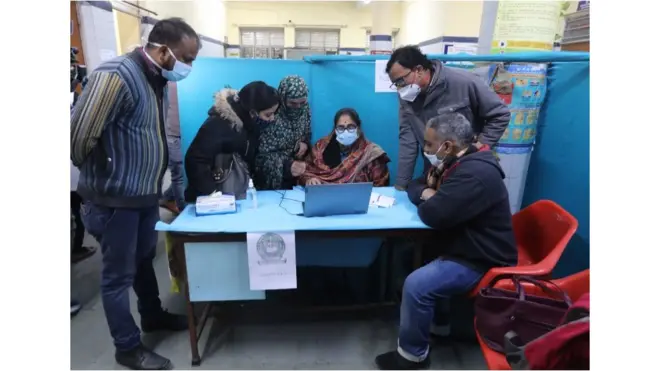 مركز لفحوص كورونا في الهند