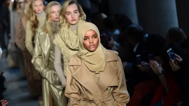 В 2017 году Халима участвовала в показе Max Mara