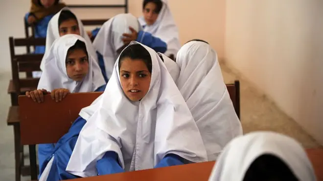 پاکستان کے قبائلی علاقے شمالی وزیرستان میں لڑکیوں کے سکولوں کو بم دھماکے کا نشانہ بنایا گیا ہے اور ان واقعات کے بعد علاقے میں خوف و ہراس کی فضا قائم ہو گئی ہے۔