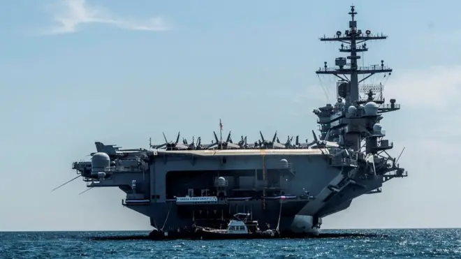 Авианосец "Авраам Линкольн" в Суэцком канале, 9 мая 2019 г.