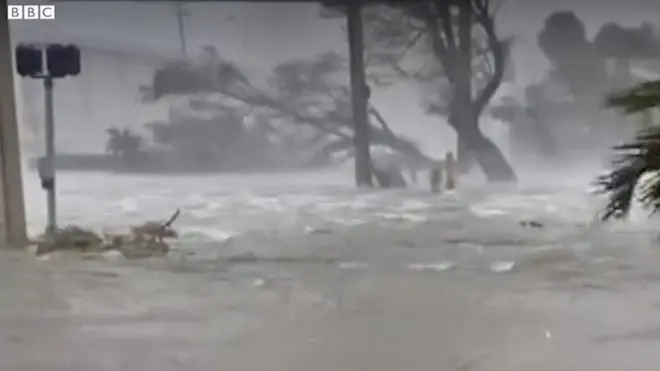 Ураган "Ирма" обрушил на побережье штата Флорида волны высотой до 4,5 метров.