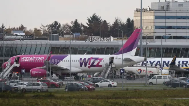 Авіакомпанії наполягають, що французькі диспетчери порушують закони ЄС, коли не дозволяють літати у авіапросторі Франції під час страйків