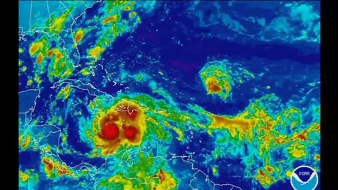 ほぼ10年ぶりの規模の大型ハリケーン「マシュー」は4日、ハイチを通過し、キューバ東部に近づいた。BBCのアンディ・ムーア記者がリポートする。