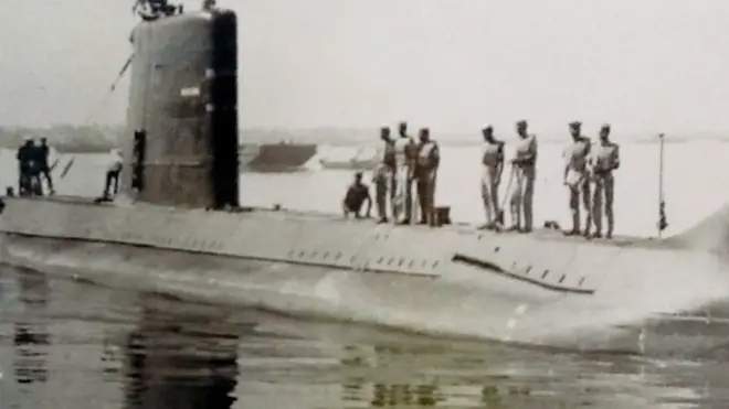 ہنگور آبدوز کو کراچی کی بندرگاہ میں دیکھا جا سکتا ہے