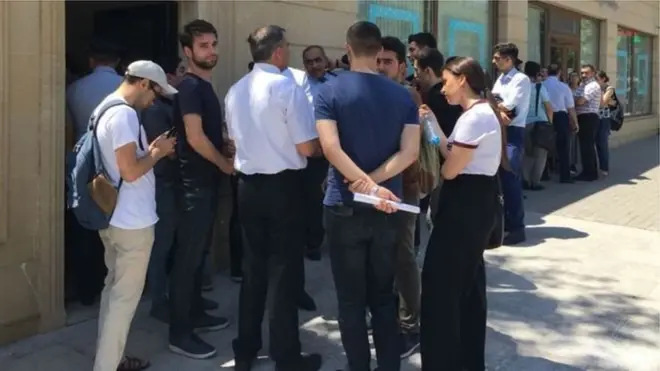 Tibb Universitetinin məzunları etiraz edir: "Rezidenturaya qəbul planı artırılsın"