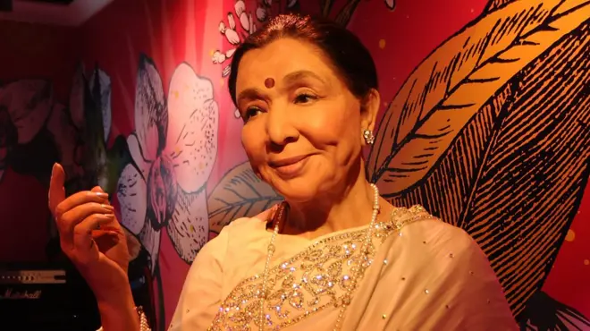 60 کی دہائی میں جہاں گیتا دت، شمشاد بیگم اور لتا منگیشکر جیسی منجھی ہوئی گلوکاراوں کا راج تھا وہیں آشا بونسلے کی چنچل ، تھرکتی اور شوخ آواز نے سب کا دل چرا لیا تھا۔