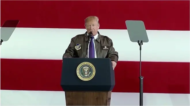 Президент США, Дональд Трамп, заявил, что его ядерная кнопка больше, чем у лидера КНДР, Ким Чен Ына. На самом деле, никакой кнопки нет.