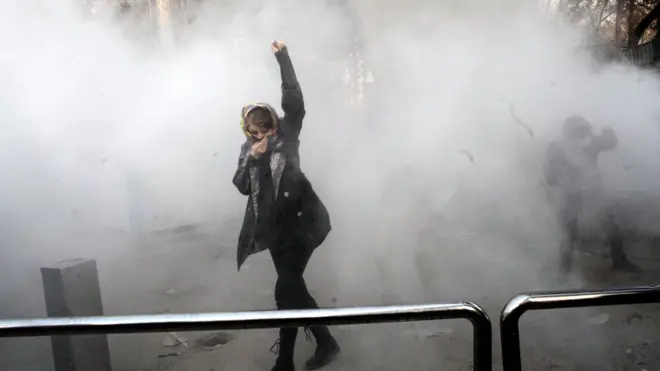 Unjuk rasa berlangsung di sekitar Universitas Teheran meskipun tidak jelas apakah semua peserta adalah mahasiswa.