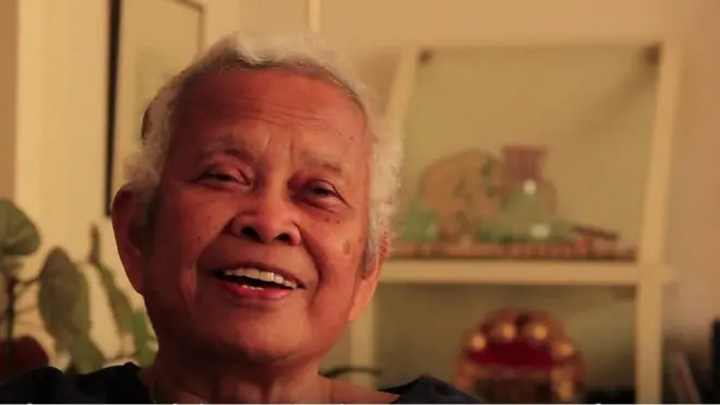 Sri Owen memopulerkan masakan Indonesia, lewat buku resep kuliner nusantara berbahasa Inggris.