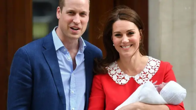 герцог и герцогиня Кембриджские с новороженным