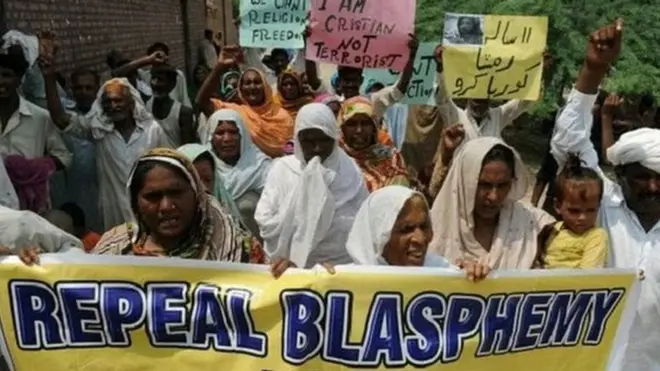 پاکستان د نړیوالو دا نیوکه پر ځای نه بولي چې ګویا له دغه قانون لږکي اغېزمن دي.