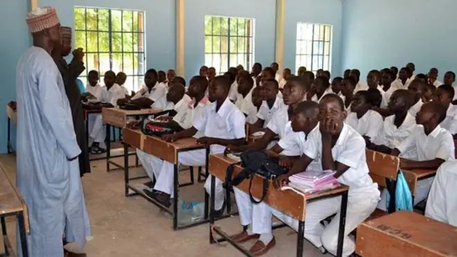 Saboolnimada iyo colaadda ayaa keena in caruurtu ay waxbarshada isaga haraan