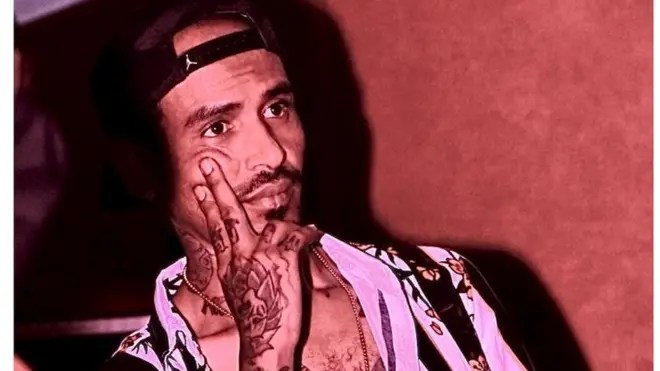 ክብሮም ኣብዚ ሕጂ እዋን 21 ነጸላ ዜማታት ሰሪሑ ኣሎ