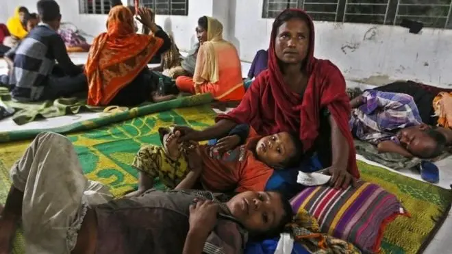Ratusan ribu warga Bangladesh telah diungsikan ke tempat perlindungan topan.