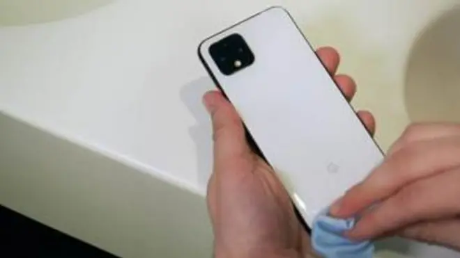 دليلك لتنظيف هاتفك بطريقة آمنة