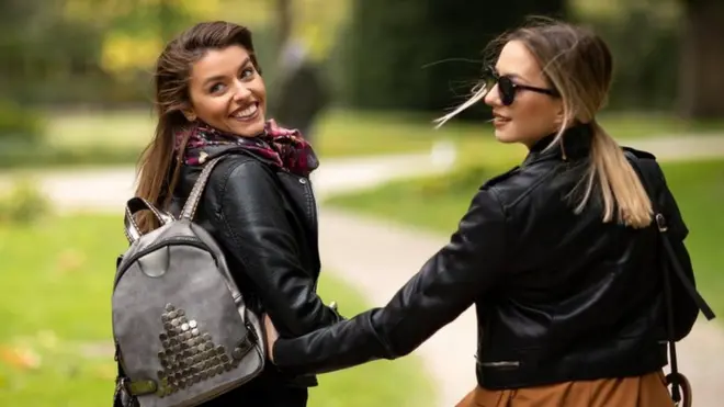 ผลการศึกษาในช่วงหลายปีที่ผ่านมาพบว่า มีผู้หญิงที่บอกว่าตัวเองดึงดูดทางเพศกับผู้ชายเพียงอย่างเดียวน้อยลง