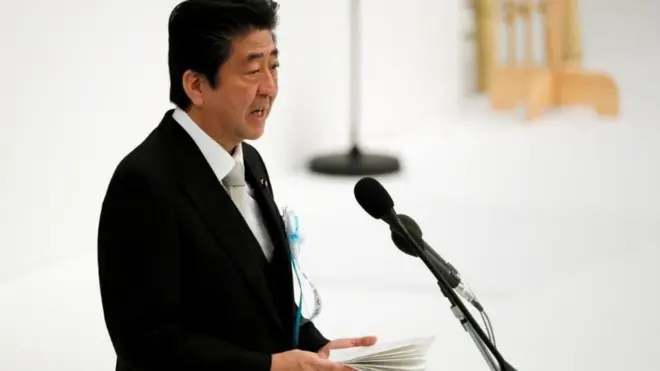 Thủ tướng Nhật Shinzo Abe nói ông " sẽ không đặt tình hữu nghị lên trên lợi ích quốc gia trong bất kỳ cuộc thảo luận về thương mại nào"