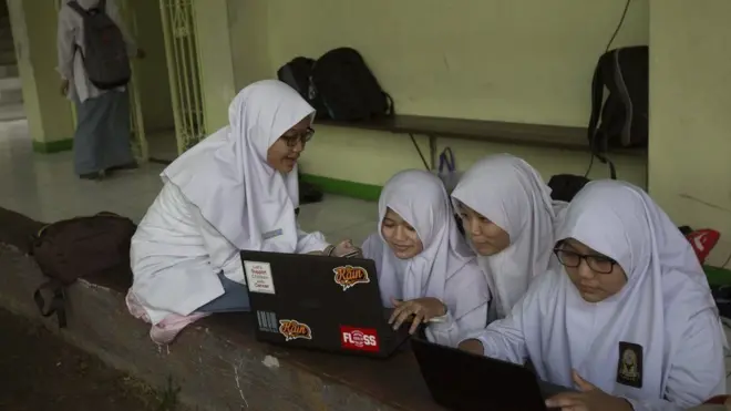 Memperbaiki kemampuan nalar siswa: soal sulit dulu atau proses pembelajaran dulu?