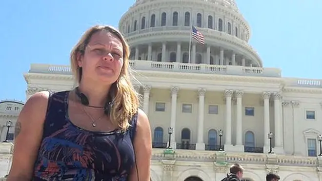 Alika Kinannordicbet freebetespaldas al Capitolio, en Washington, EE.UU.