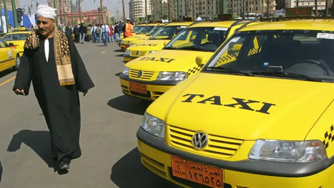 Le prix du carburant a augmenté de 50%. Des taxis égyptiens en stationnement (illustration).