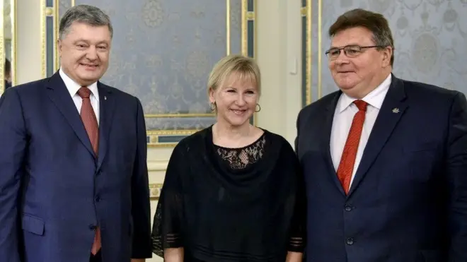 Президент України Петро Порошенко із главами зовнішньополітичних відомств Литви та Швеції паном Лінасом Лінкявічюсом та пані Маргот Вальстрьом.