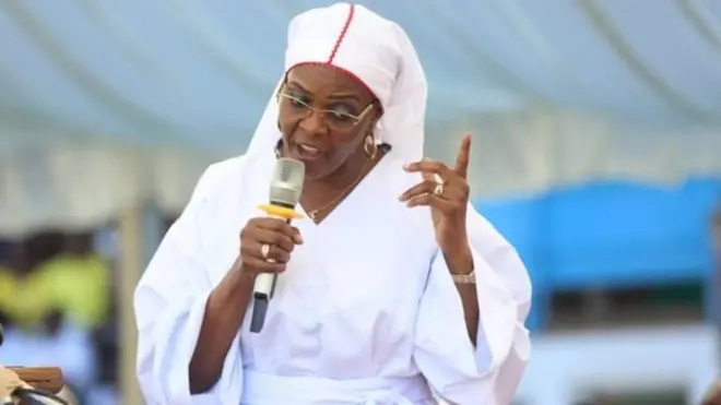 L'agence anti-corruption n'a pas dit si Grace Mugabe sera elle-même visée ou pas par l'enquête concernant son diplôme.