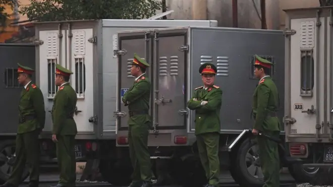 Công an tại phiên tòa xử ông Đinh La Thăng ở Hà Nội ngày 8/1/2018
